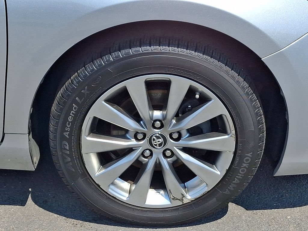 Used 2017 Toyota Camry XLE FWD image 8