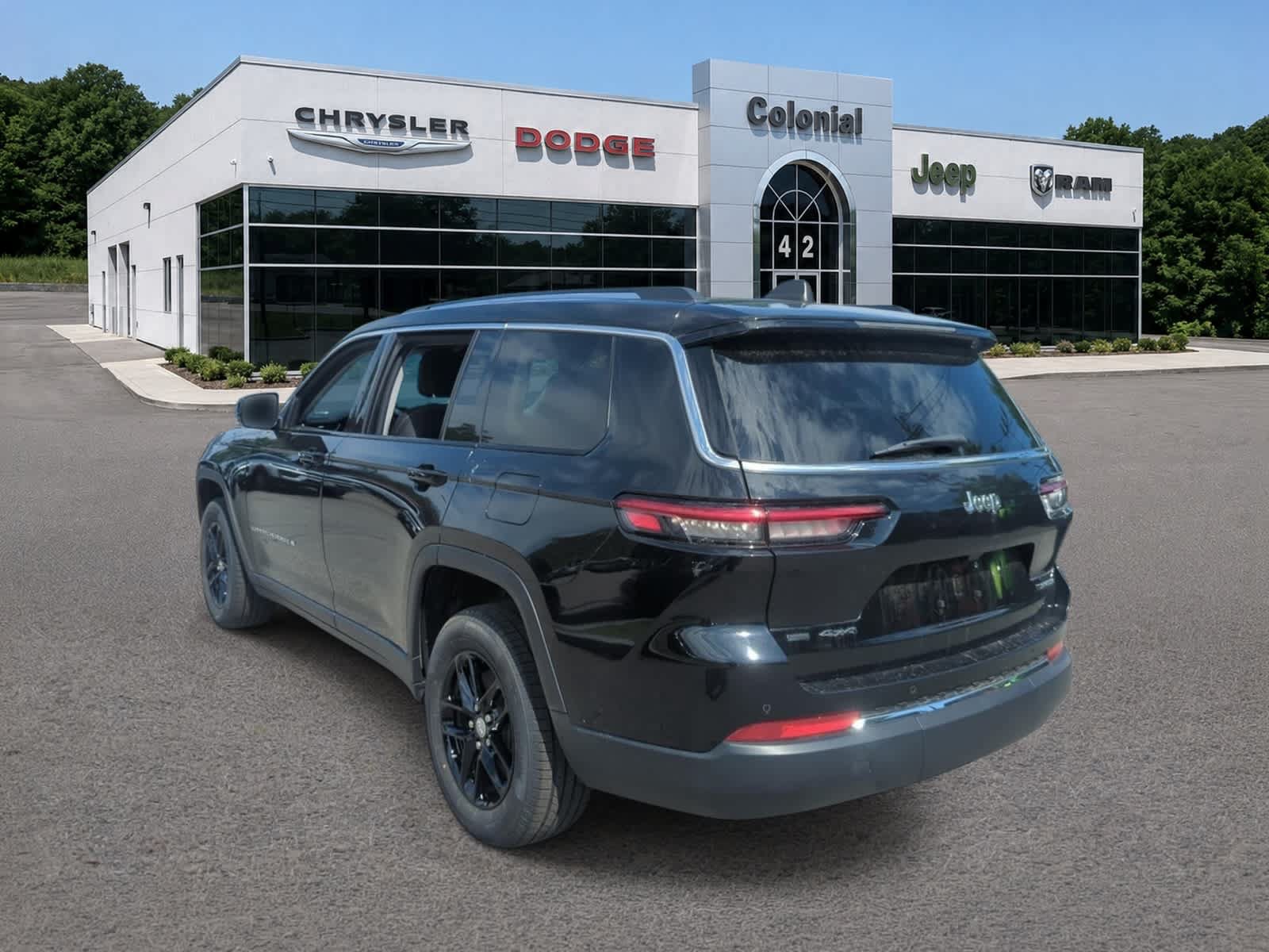 Used 2023 Jeep Grand Cherokee L Laredo AWD/4WD image 4