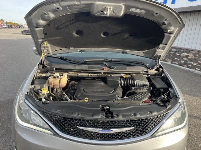 Used 2020 Chrysler Pacifica Limited image 26