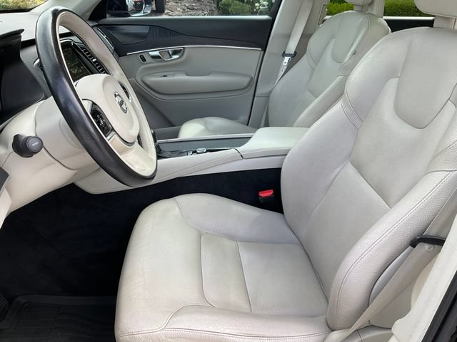 Used 2020 Volvo XC90 T6 Momentum AWD/4WD image 5