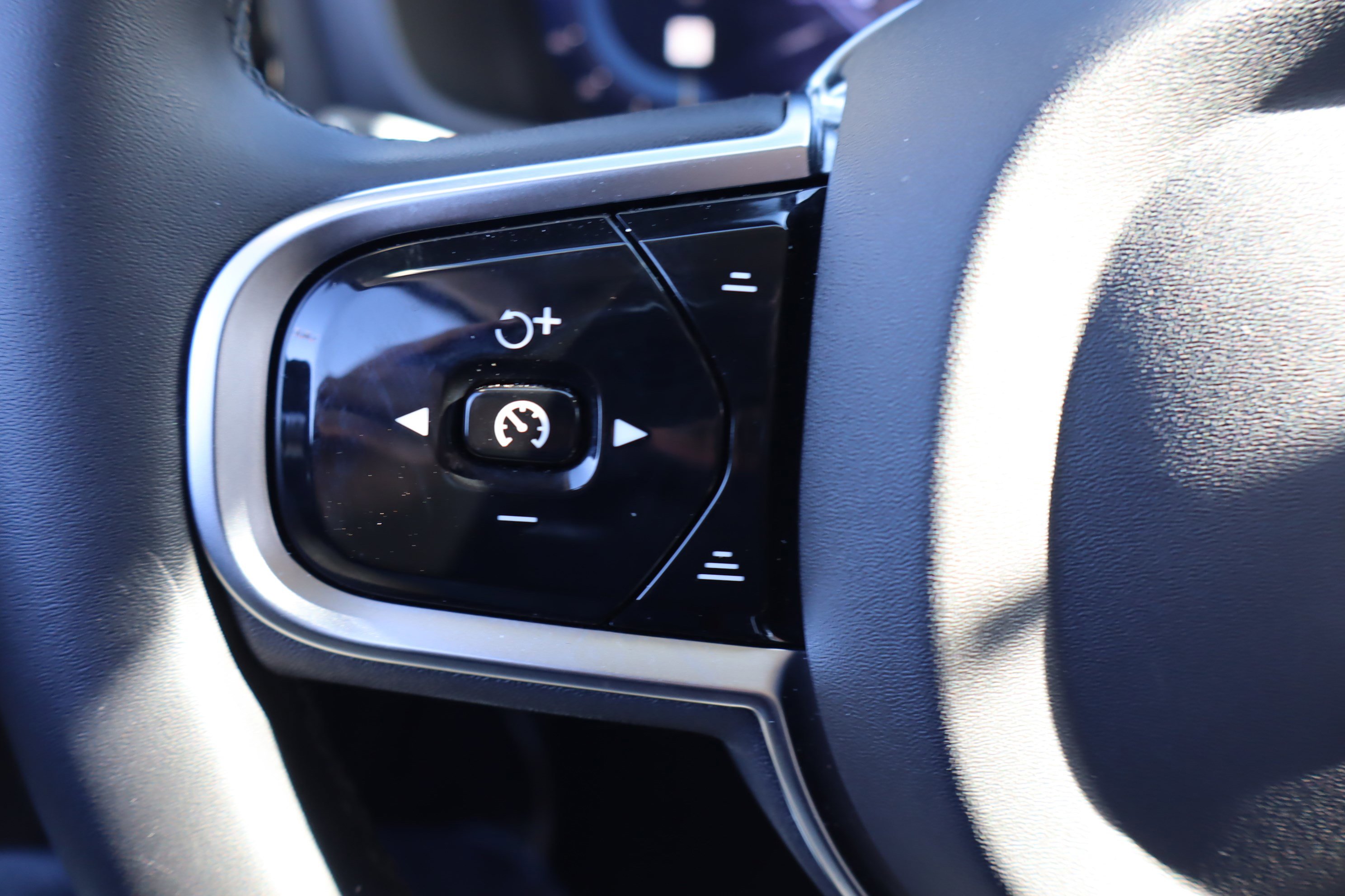 Used 2025 Volvo V60 B5 Cross Country Plus image 20