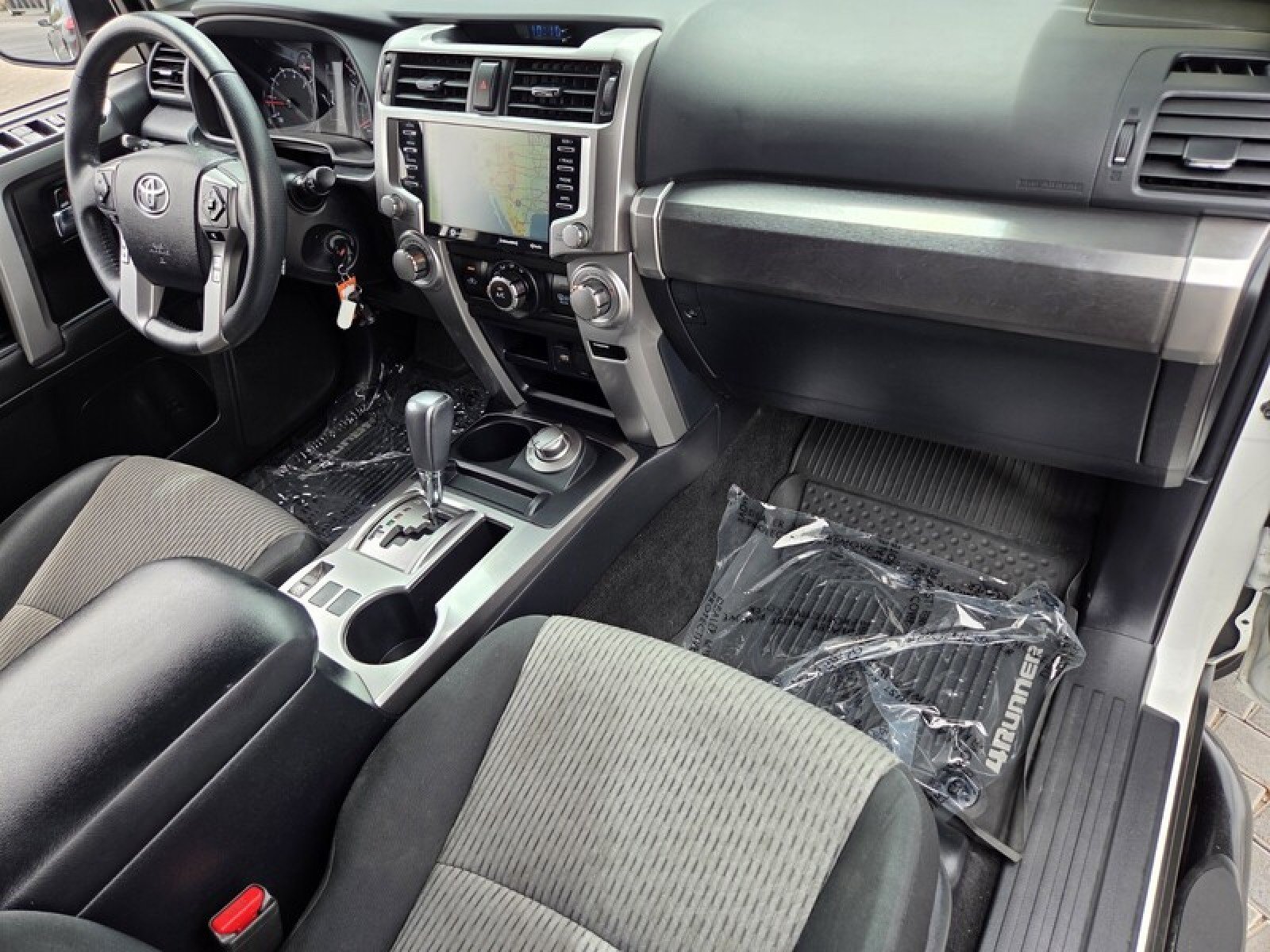 Used 2020 Toyota 4Runner SR5 AWD/4WD image 20