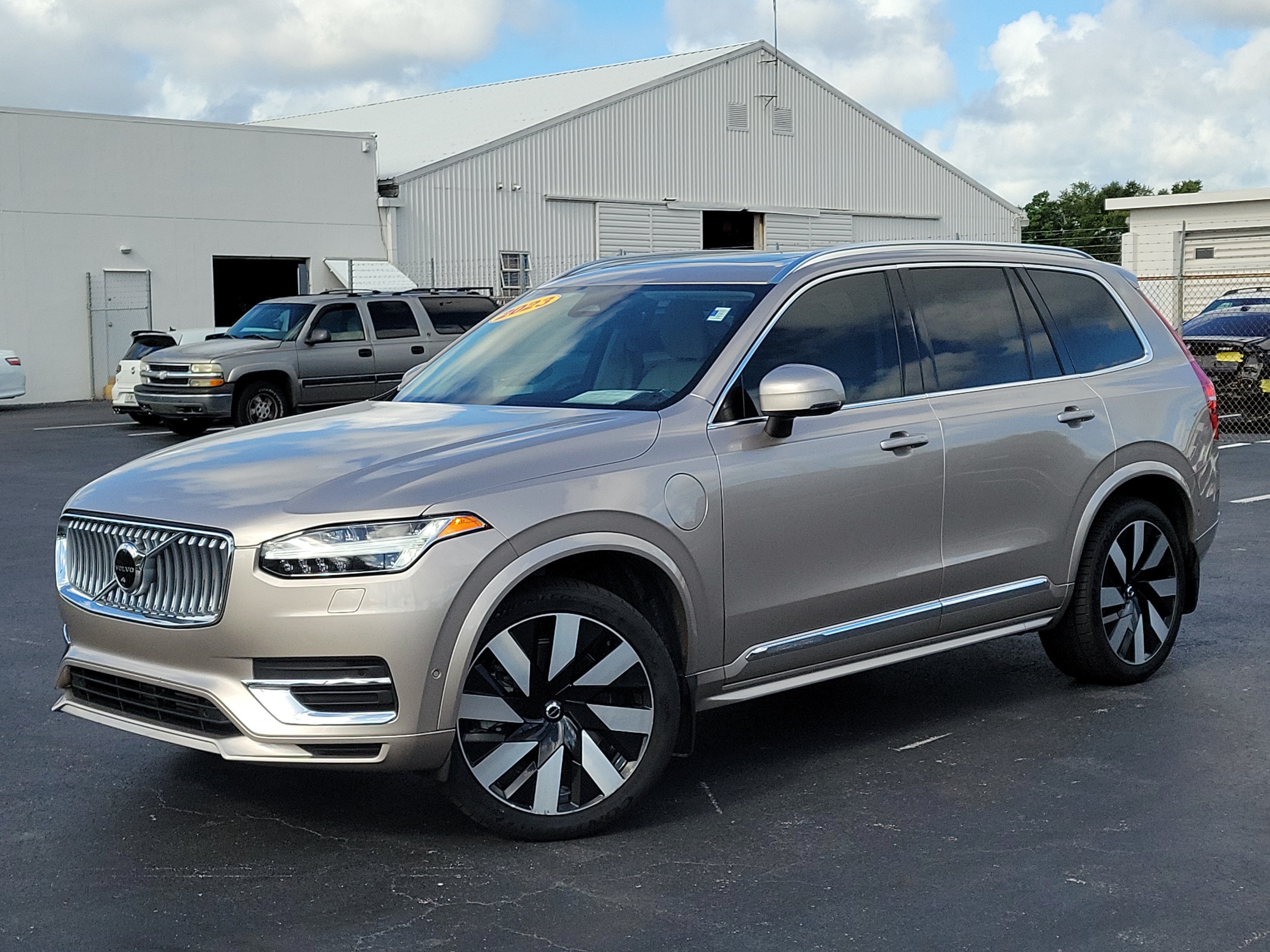 Used 2023 Volvo XC90 T8 Ultimate w/ Lounge Package AWD/4WD image 1