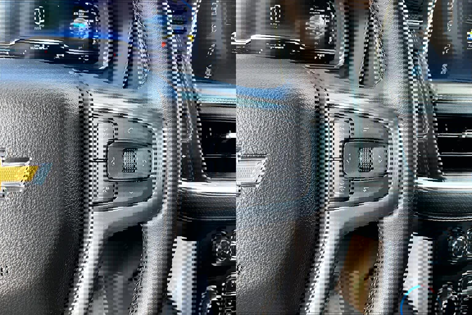 Used 2023 Chevrolet Suburban Premier image 24