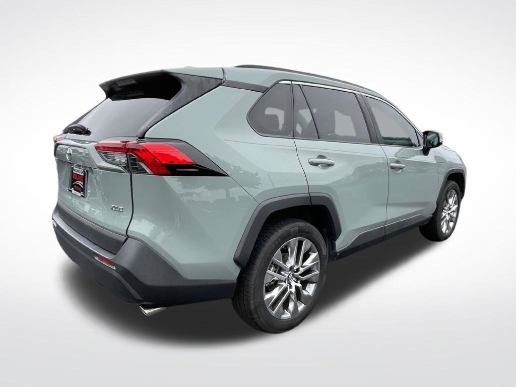 Used 2019 Toyota RAV4 XLE Premium w/ Cold Weather Package FWD image 15