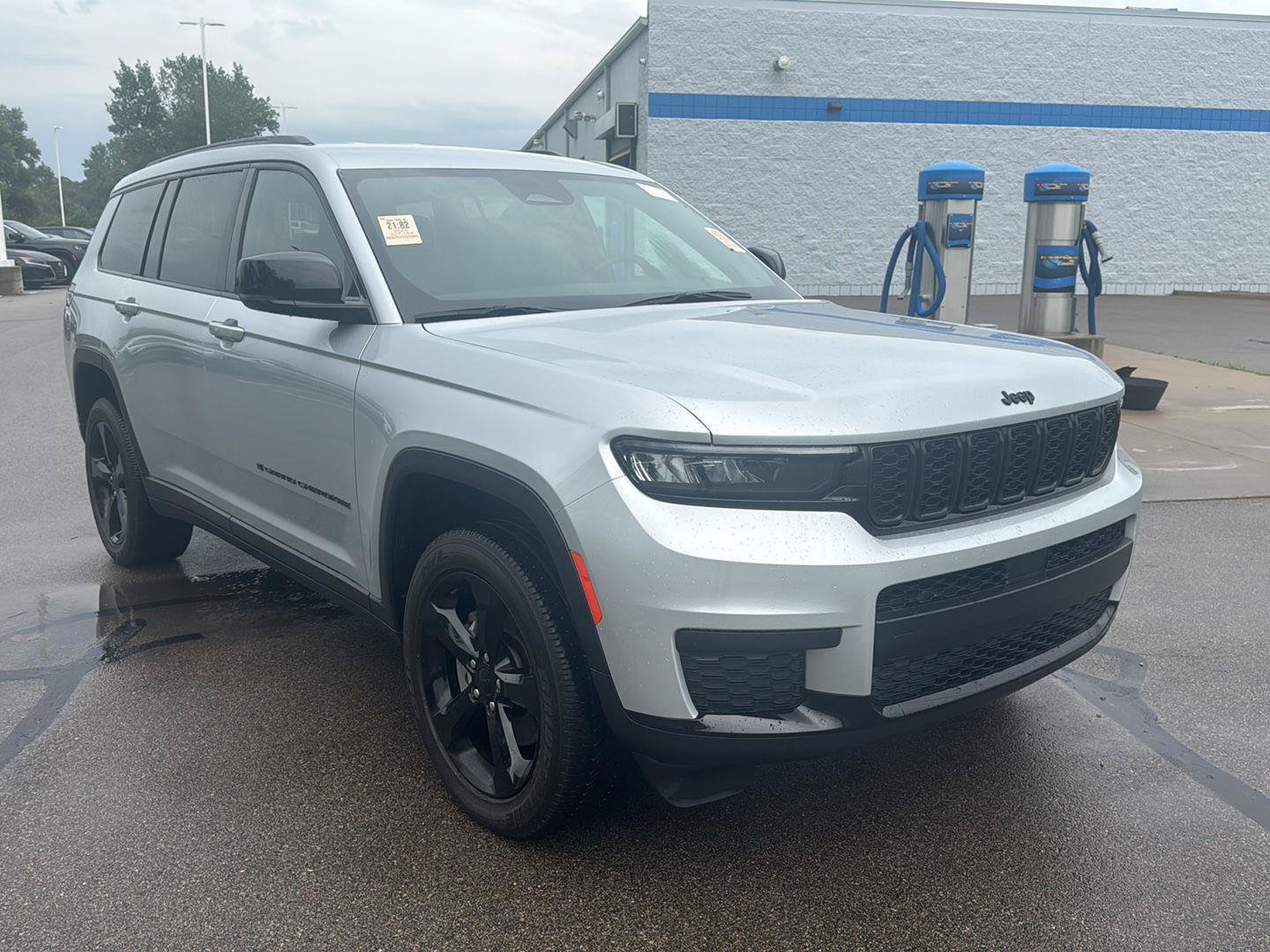 Used 2024 Jeep Grand Cherokee L Laredo AWD/4WD image 7