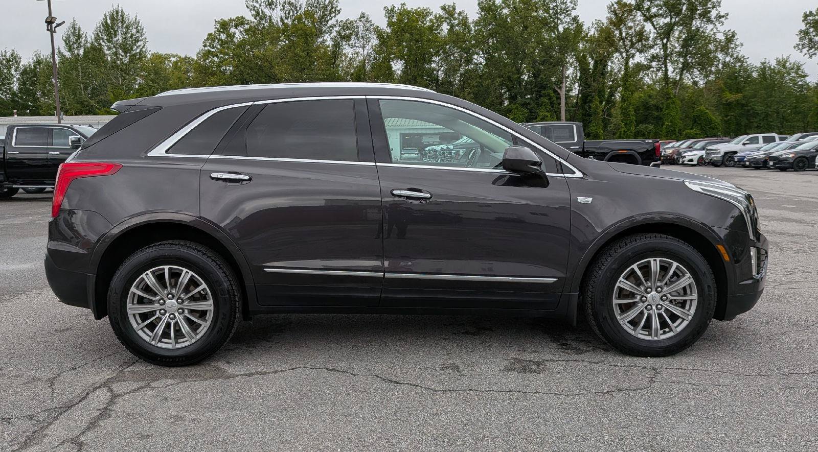 Used 2017 Cadillac XT5 Luxury w/ Driver Awareness Package AWD/4WD image 4