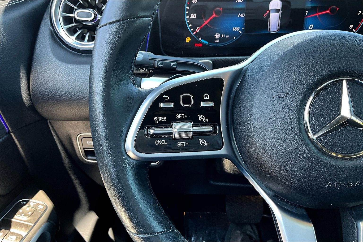 Used 2023 Mercedes-Benz GLB 250 4MATIC image 20