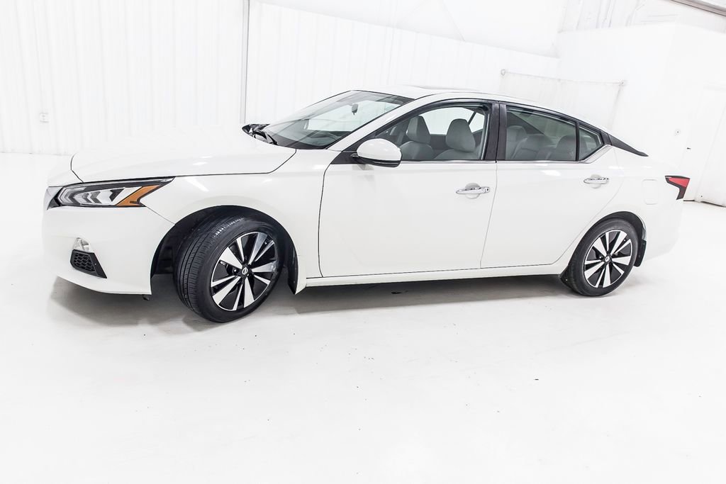 Used 2021 Nissan Altima 2.5 SV w/ SV Premium Package FWD image 3