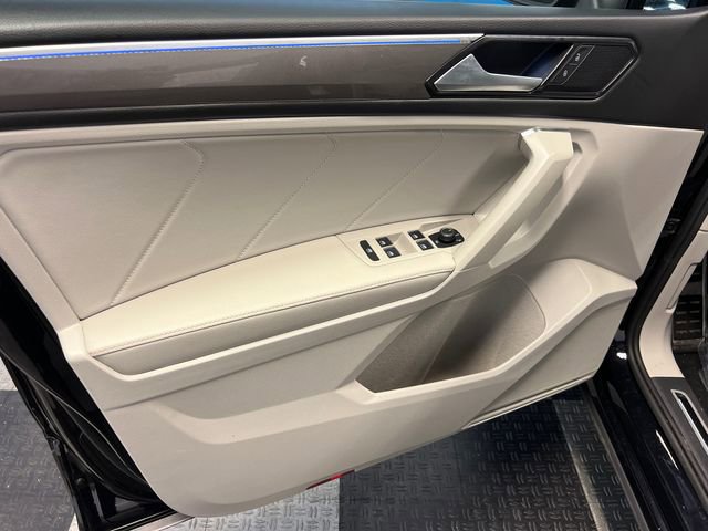 Certified 2022 Volkswagen Tiguan SE R-Line FWD image 7