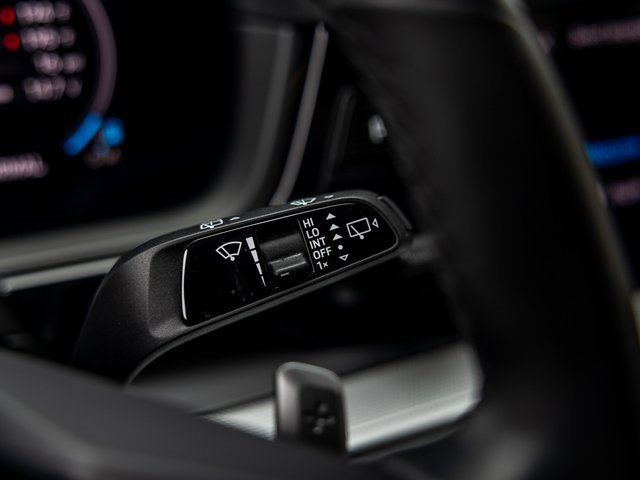 Used 2025 Porsche Cayenne image 47