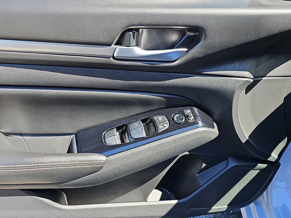 Used 2024 Nissan Altima 2.5 SR image 13