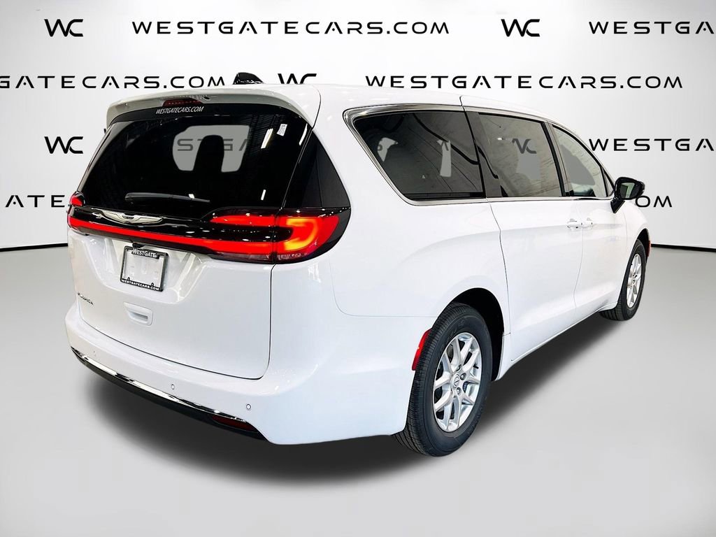 New 2026 Chrysler Pacifica Select image 8