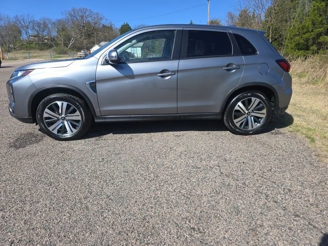 Used 2024 Mitsubishi Outlander Sport SE image 2