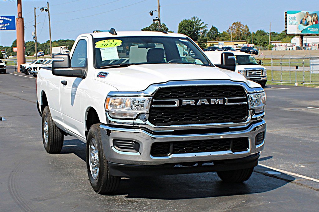 Used 2024 RAM 2500 Tradesman w/ Chrome Appearance Group AWD/4WD image 3