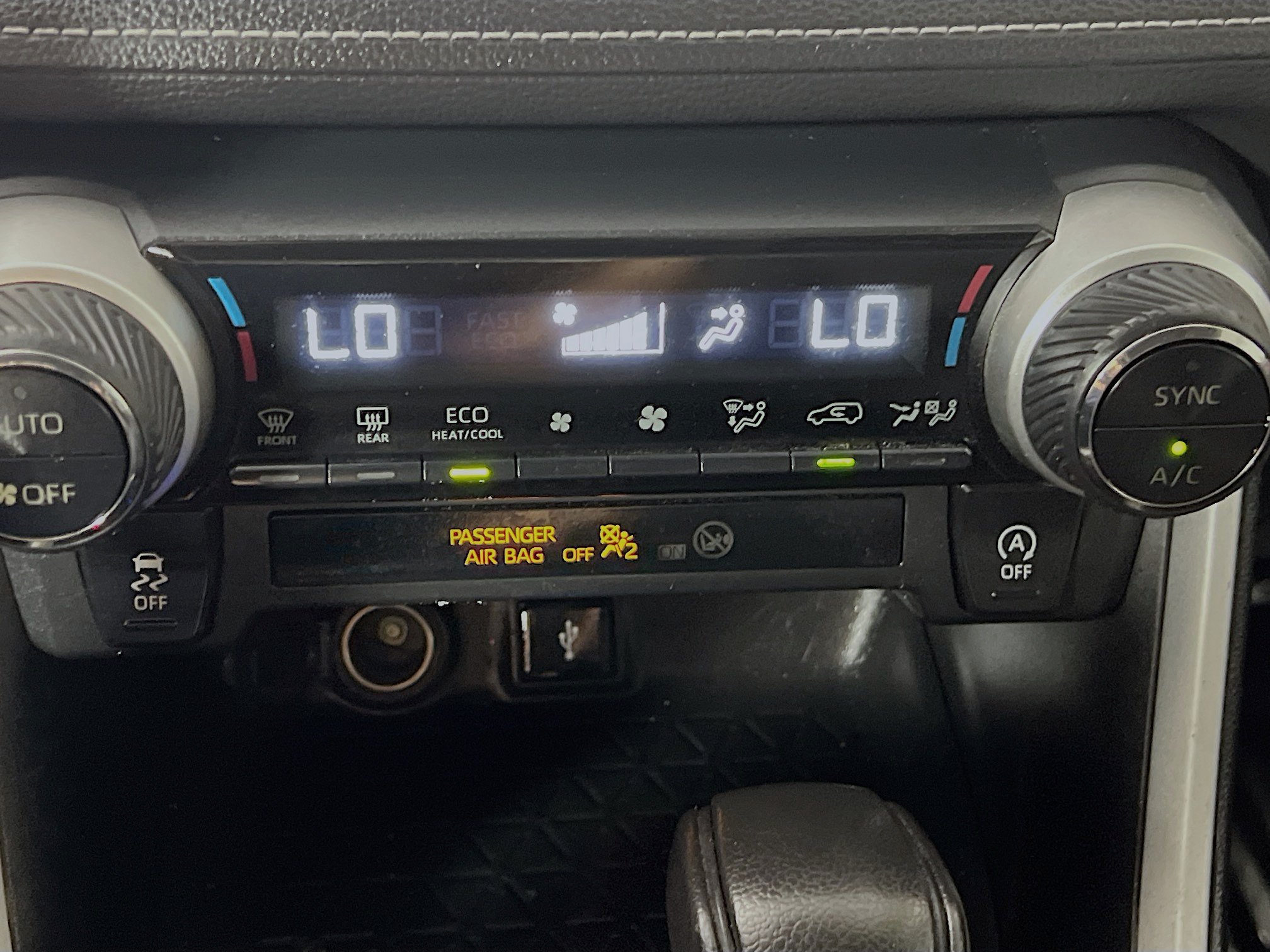 Used 2021 Toyota RAV4 XLE w/ Convenience Package FWD image 26