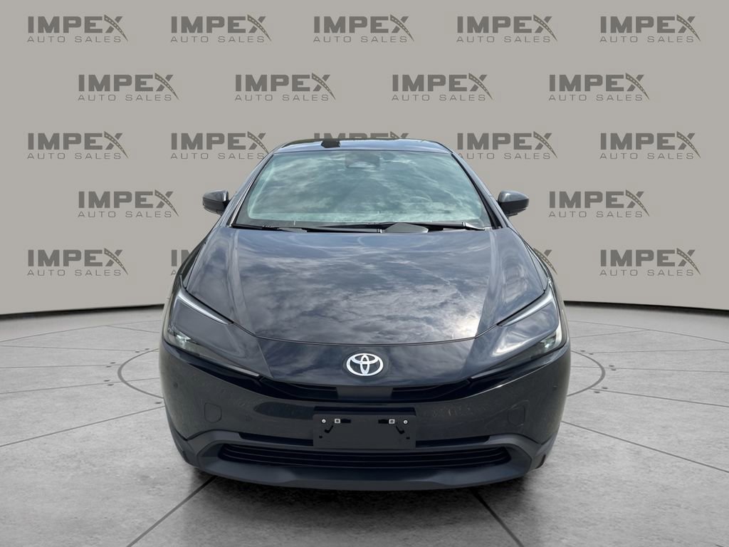 Used 2025 Toyota Prius LE FWD image 8