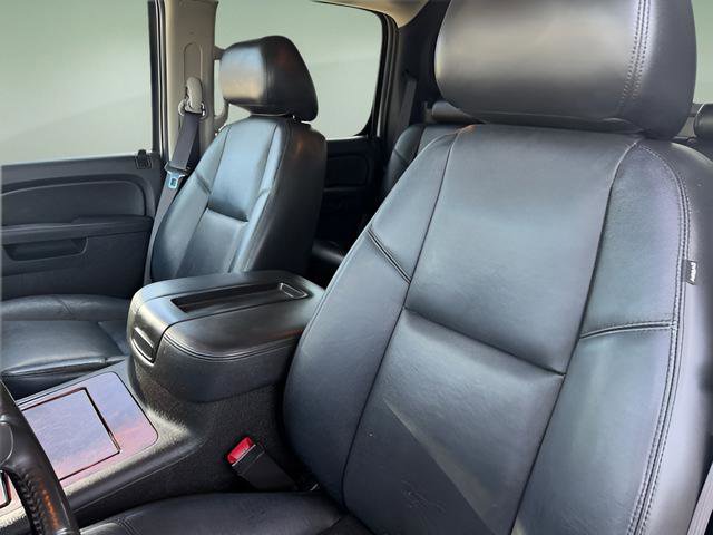 Used 2013 Chevrolet Avalanche LTZ image 19