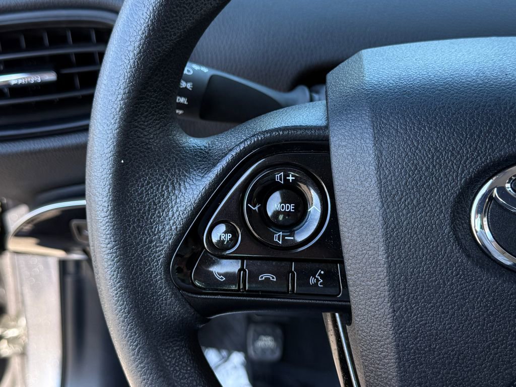 Used 2022 Toyota Prius LE image 27