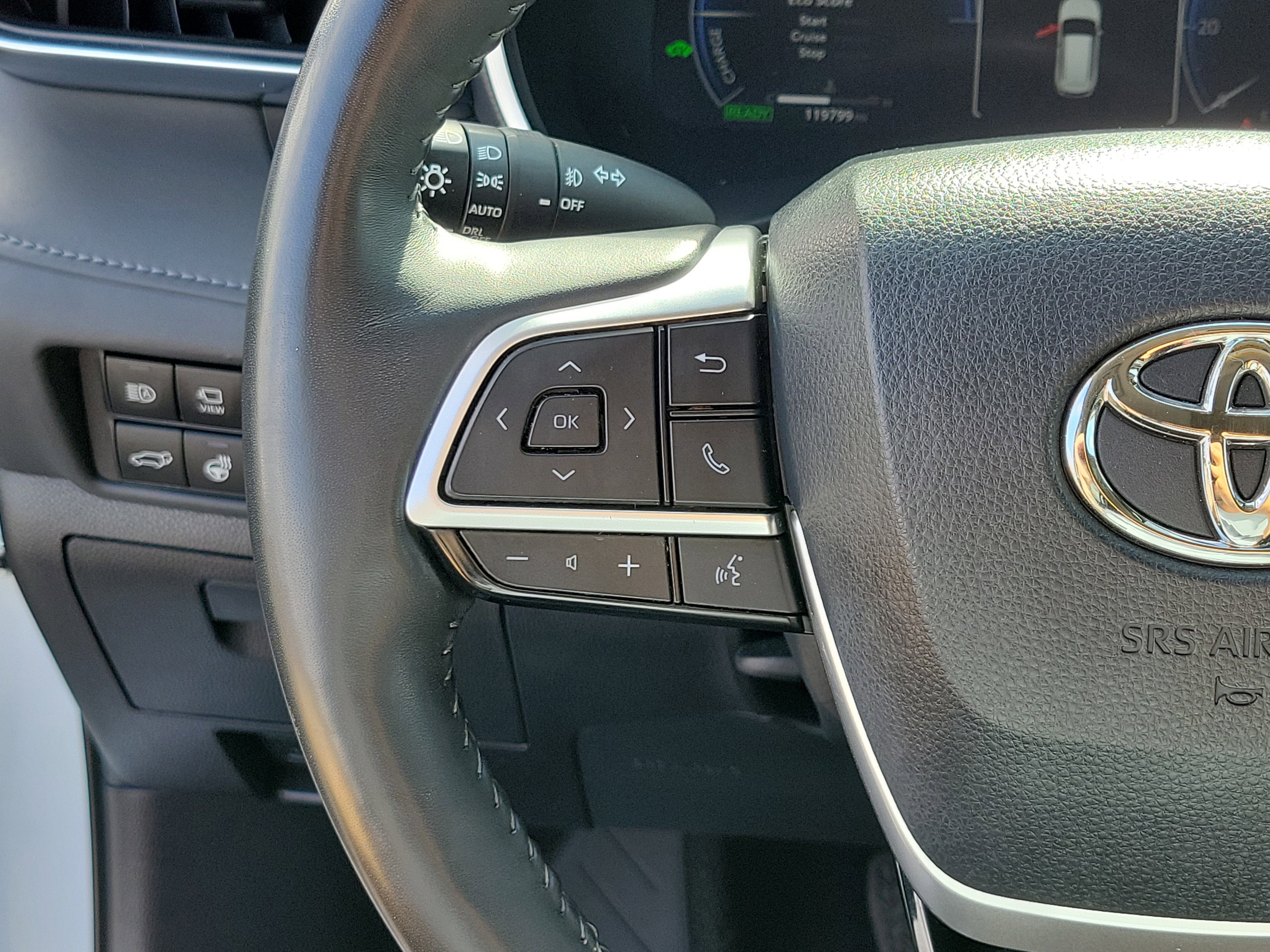 Used 2023 Toyota Highlander Platinum FWD image 26