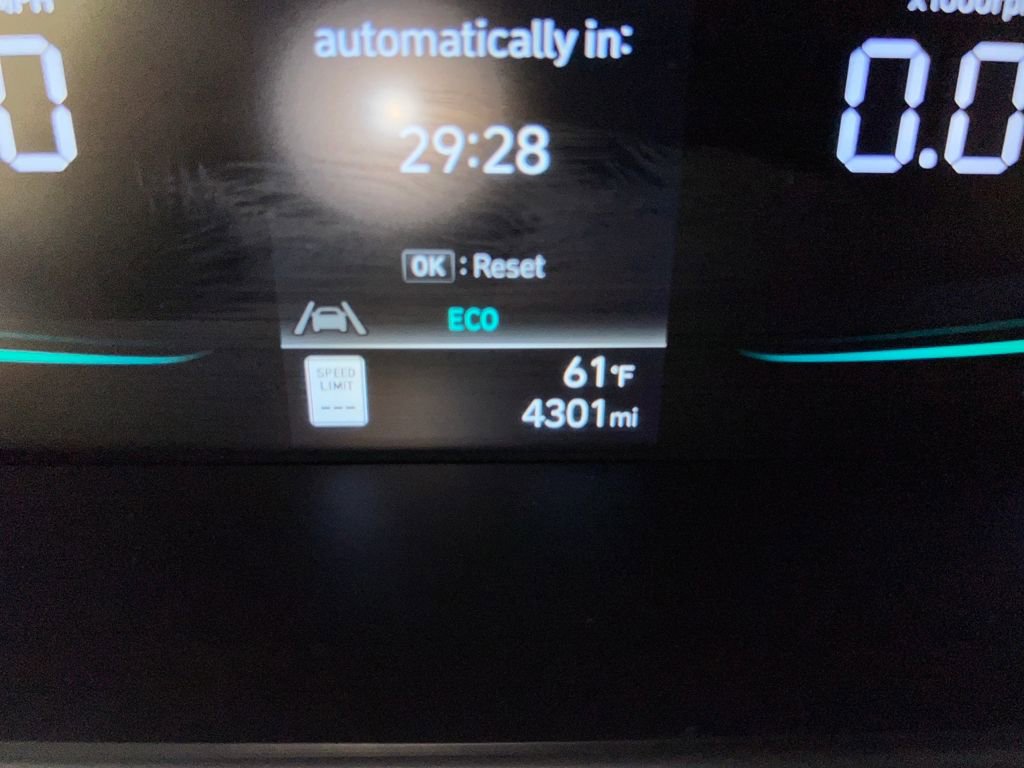 Used 2025 Hyundai Elantra Blue image 17