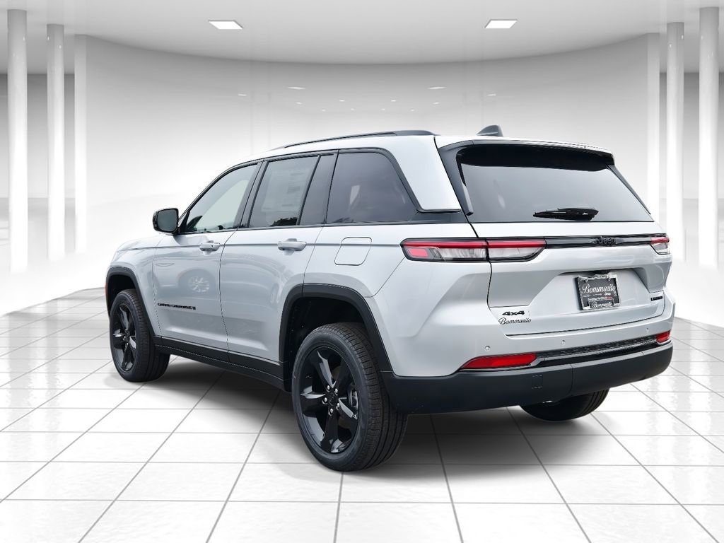 New 2025 Jeep Grand Cherokee Limited w/ Black Appearance Package image 5