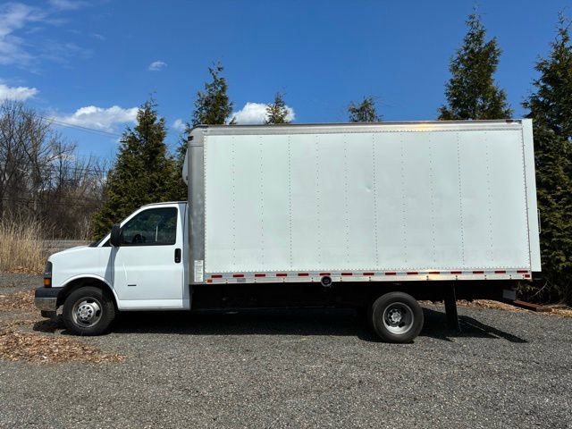 Used 2018 Chevrolet Express 3500 Extended w/ Power Convenience Package RWD image 3