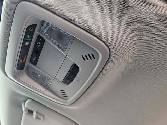 Used 2021 Chevrolet Traverse LT FWD image 25