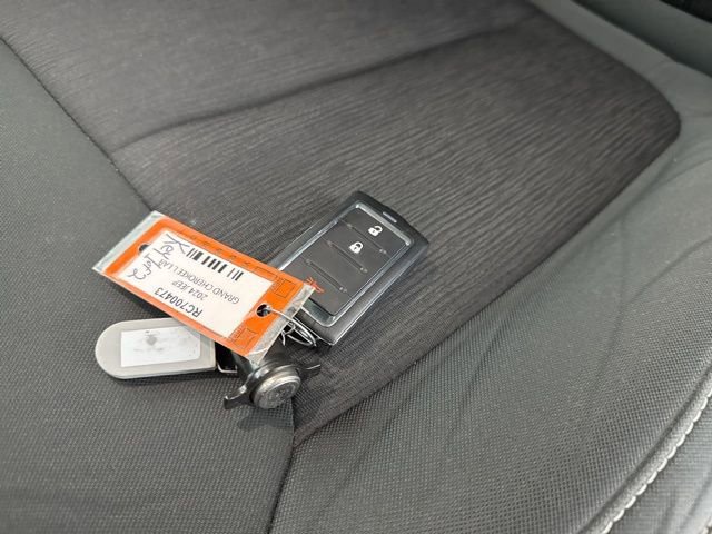 Used 2024 Jeep Grand Cherokee Laredo AWD/4WD image 27