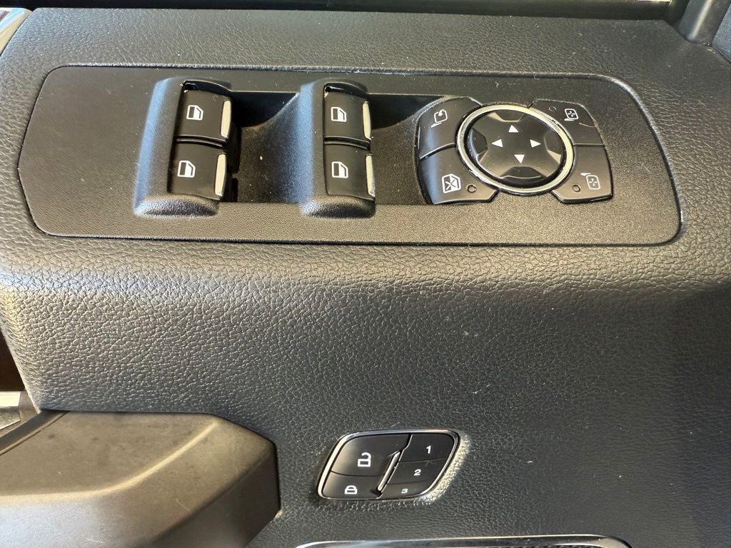 Used 2015 Ford F150 Platinum w/ Equipment Group 701A Luxury image 42