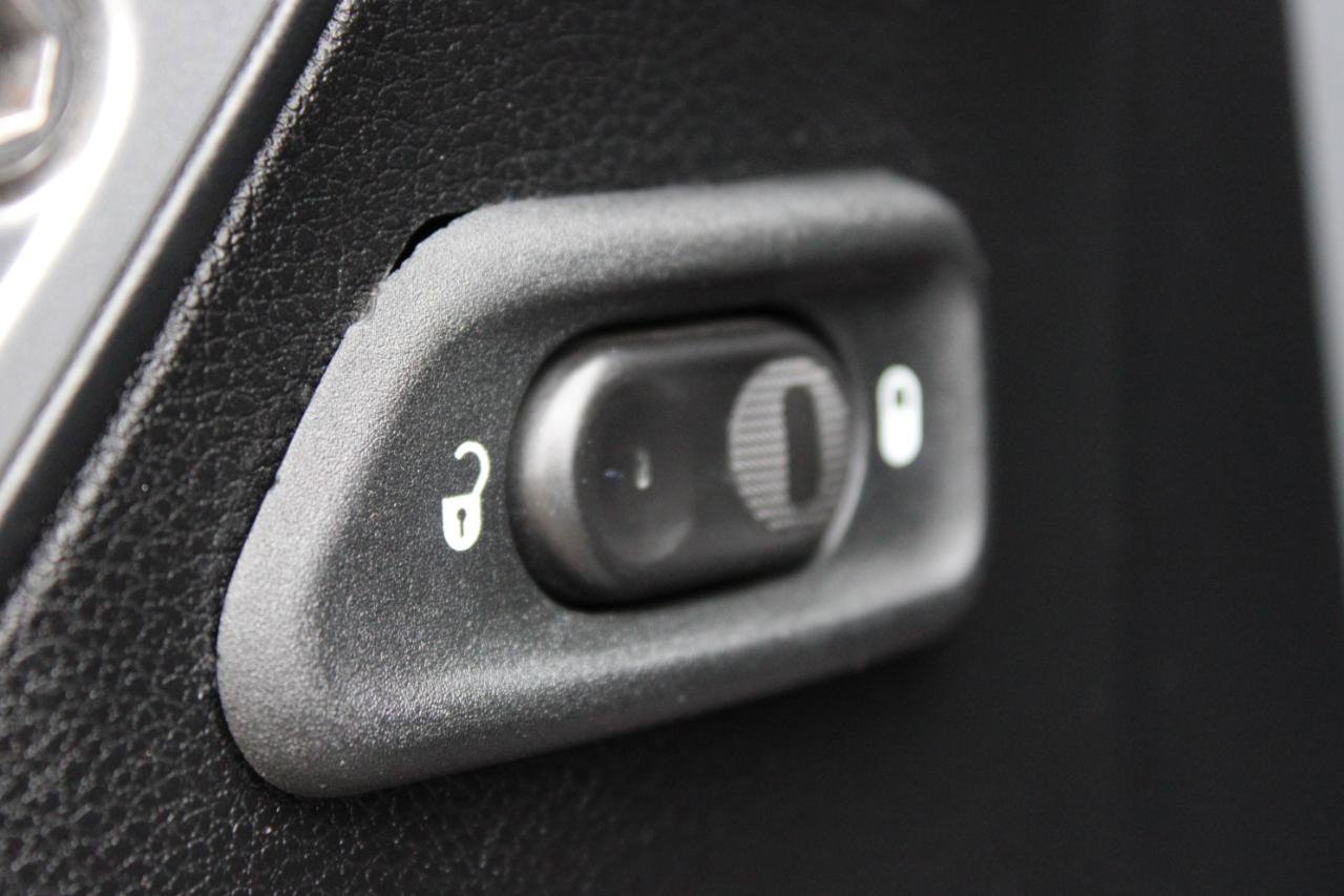 Used 2013 Jeep Wrangler Unlimited Rubicon w/ Dual Top Group image 17