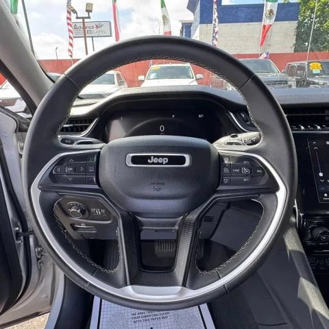 Used 2024 Jeep Grand Cherokee Laredo RWD image 12
