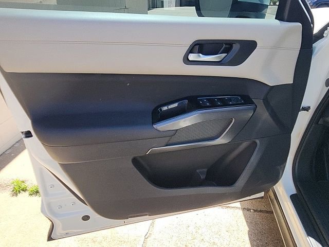 Used 2024 Nissan Pathfinder SL w/ Black Appearance Package image 26