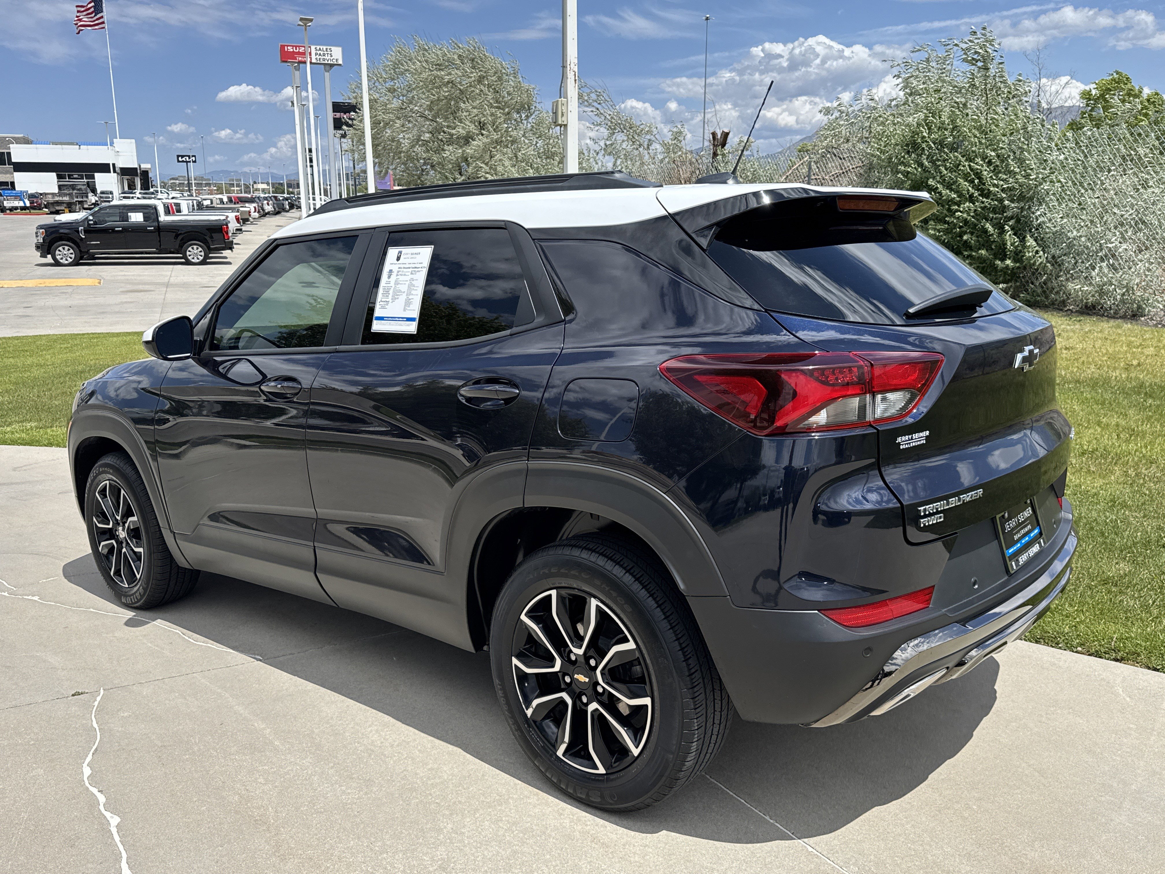 Used 2021 Chevrolet TrailBlazer ACTIV w/ Convenience Package AWD/4WD image 2