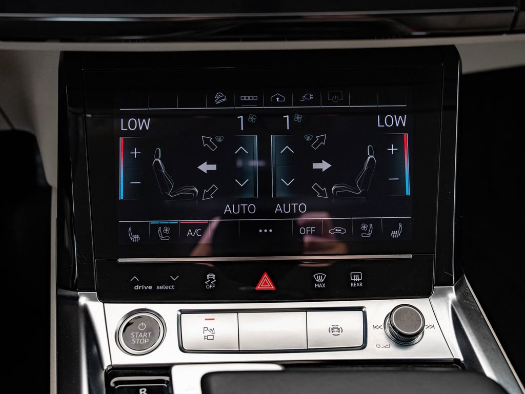 Used 2022 Audi e-tron Premium Plus w/ Premium Plus Package image 37