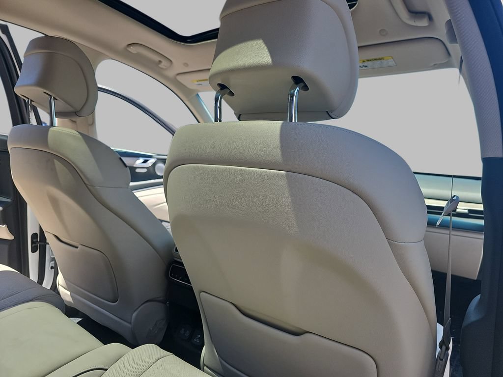 Used 2025 Genesis GV80 2.5T Prestige AWD/4WD image 14
