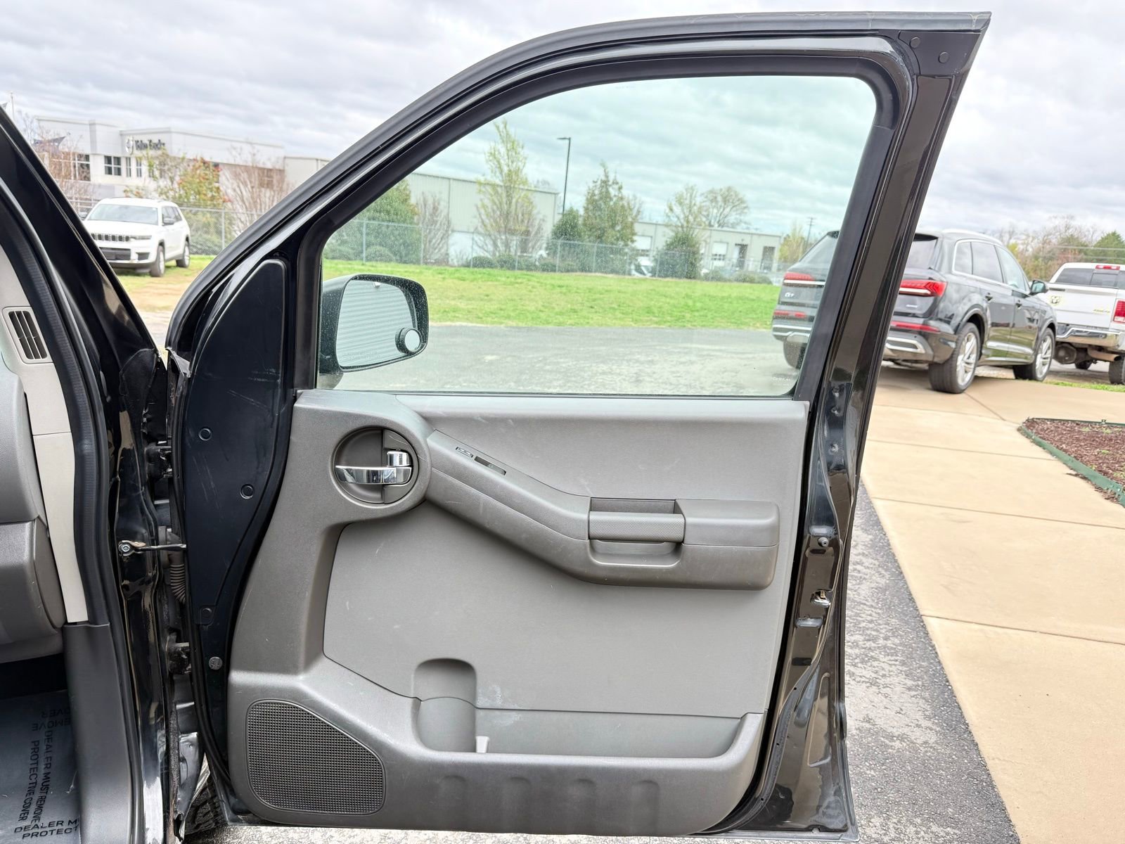 Used 2011 Nissan Xterra X image 21