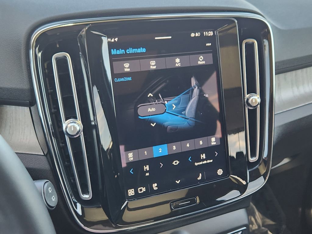 Used 2023 Volvo XC40 B5 Plus w/ Climate Package image 10