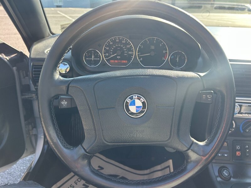 Used 1999 BMW Z3 2.5i RWD image 19