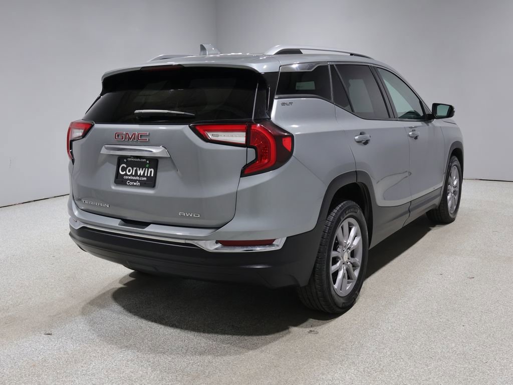 Used 2024 GMC Terrain SLT AWD/4WD image 2