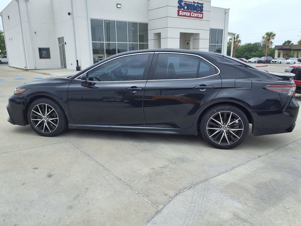 Used 2022 Toyota Camry SE FWD image 5