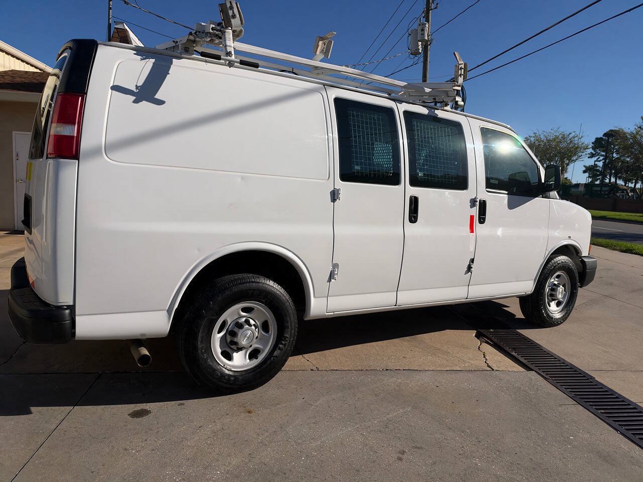 Used 2015 Chevrolet Express 2500 RWD image 8