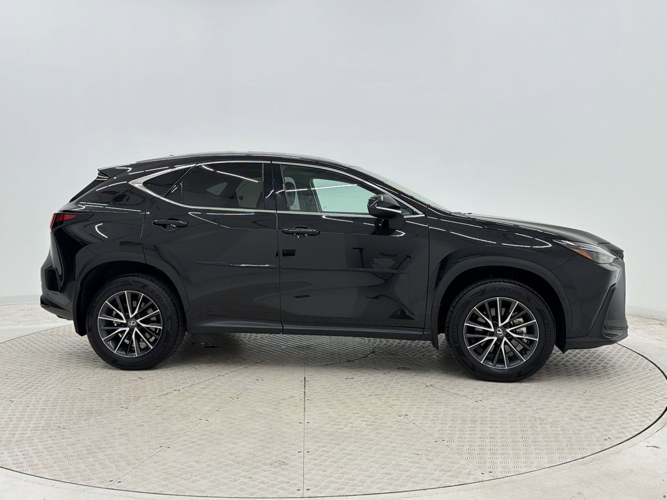 Used 2024 Lexus NX 350h AWD image 8