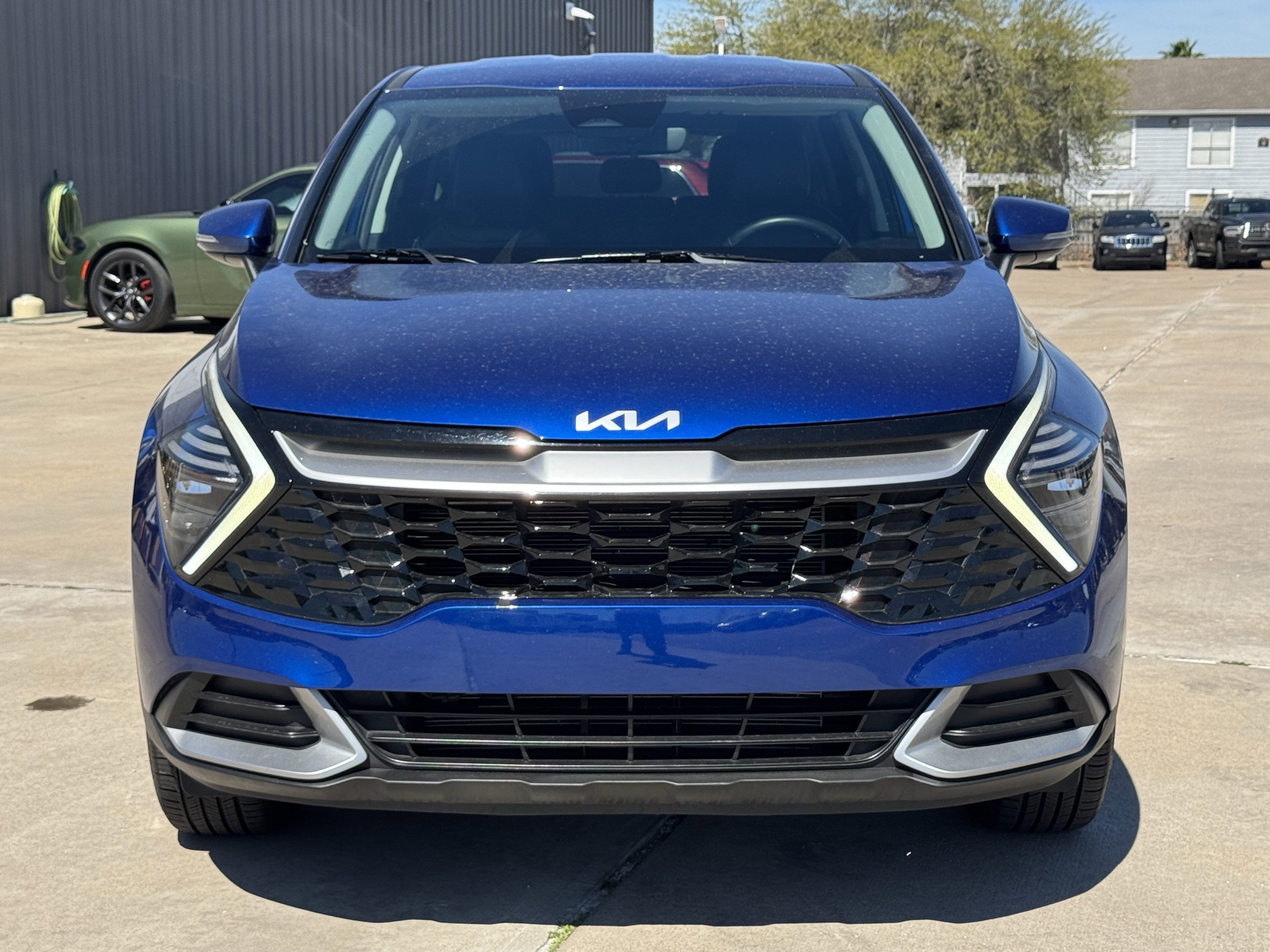 Used 2024 Kia Sportage EX image 3