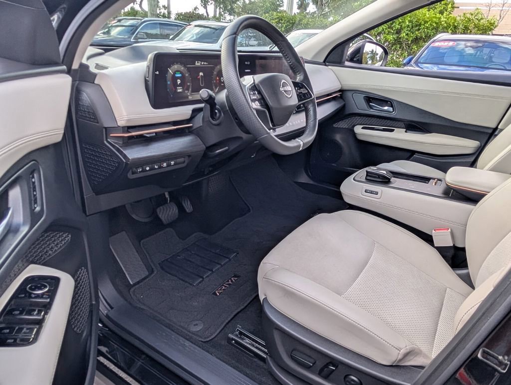 Used 2025 Nissan Ariya FWD image 11