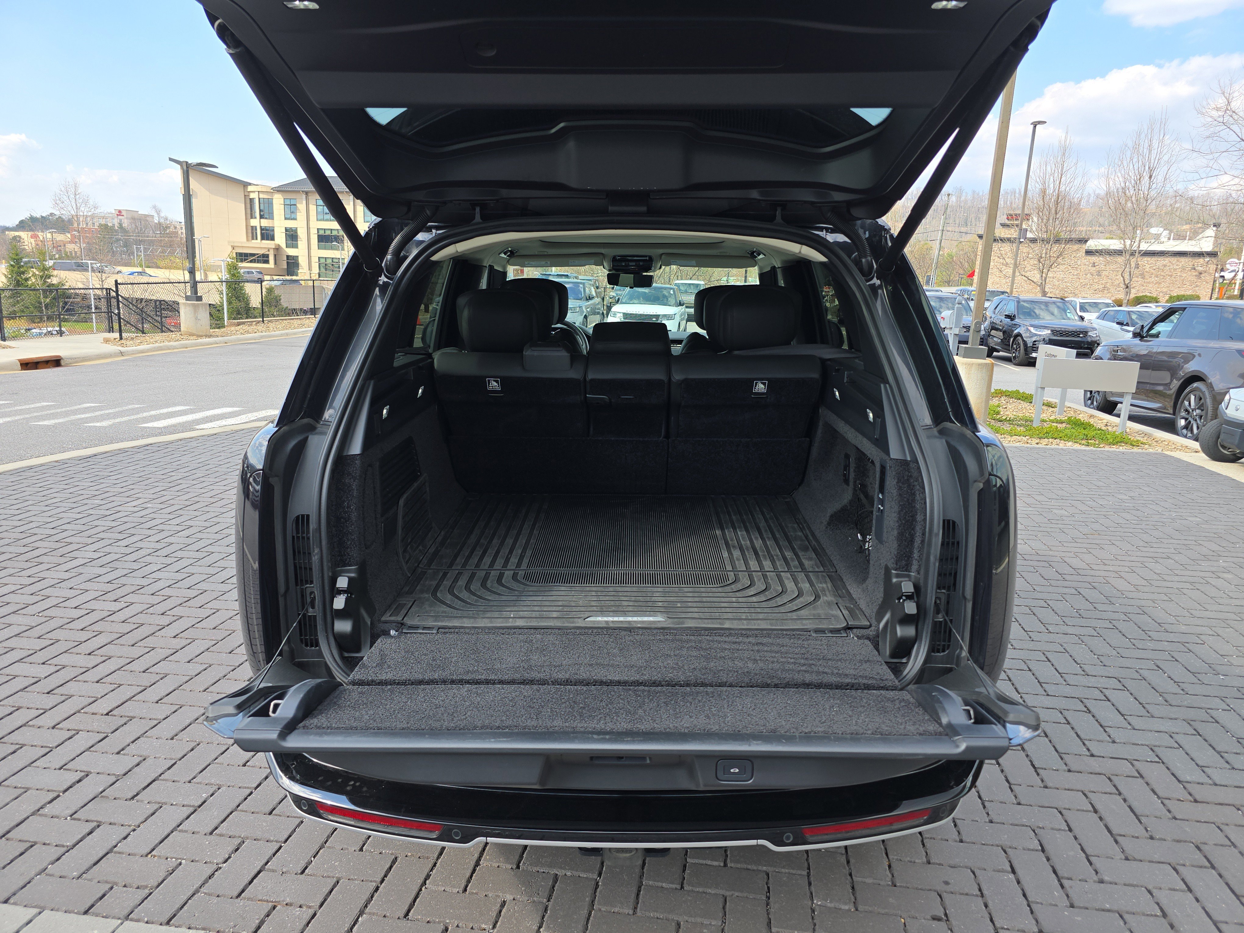 Certified 2025 Land Rover Range Rover Autobiography AWD/4WD image 7