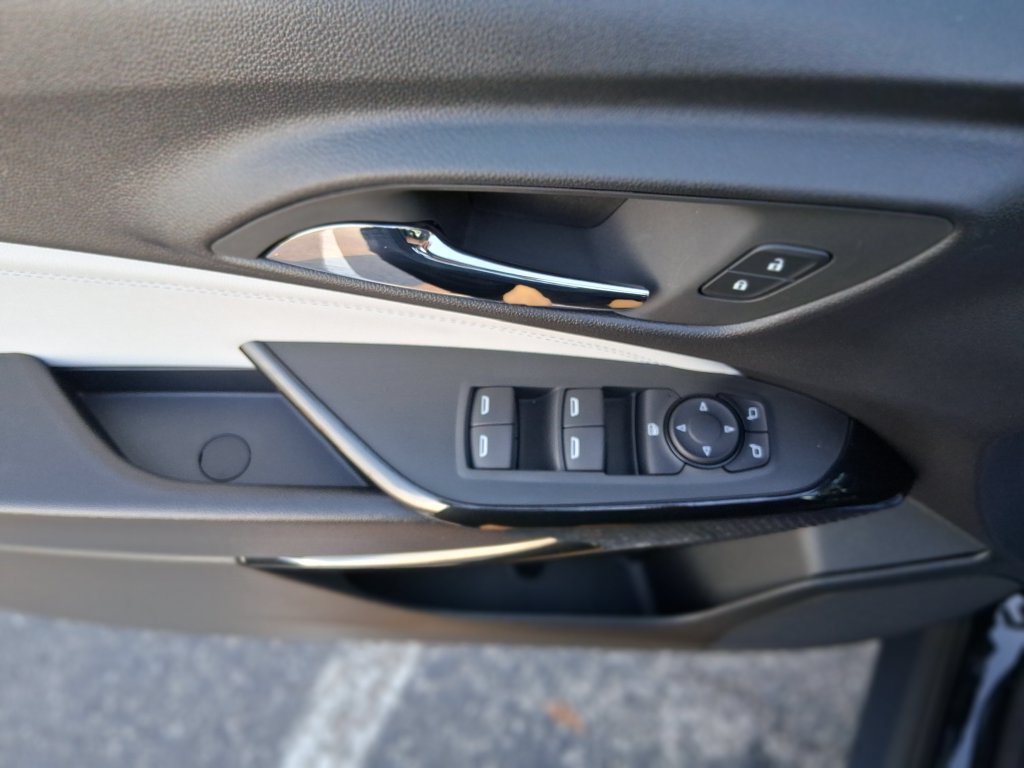 New 2026 Chevrolet Trax LT w/ Sunroof Package FWD image 20