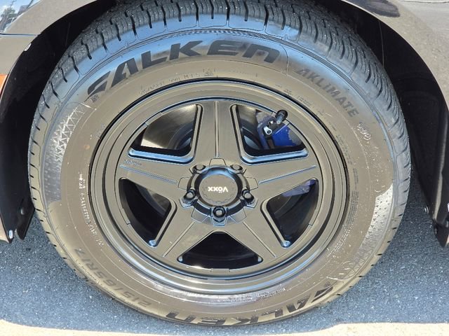 Used 2015 Chrysler 300 Limited w/ Driver Convenience Group RWD image 18