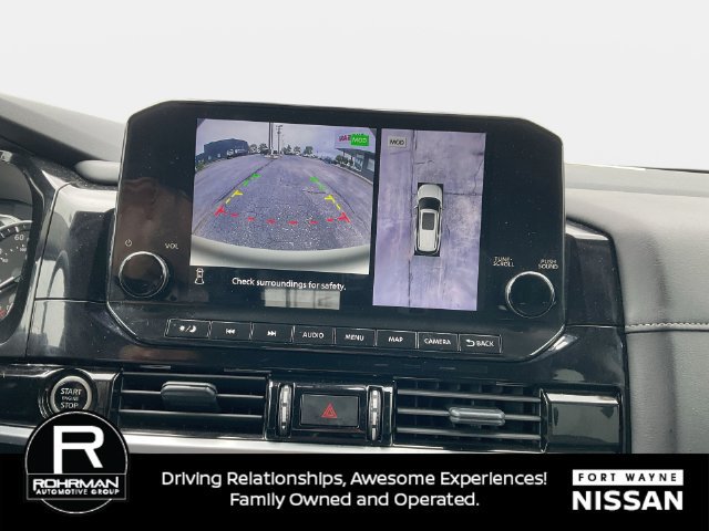Used 2024 Nissan Pathfinder SL AWD/4WD image 17