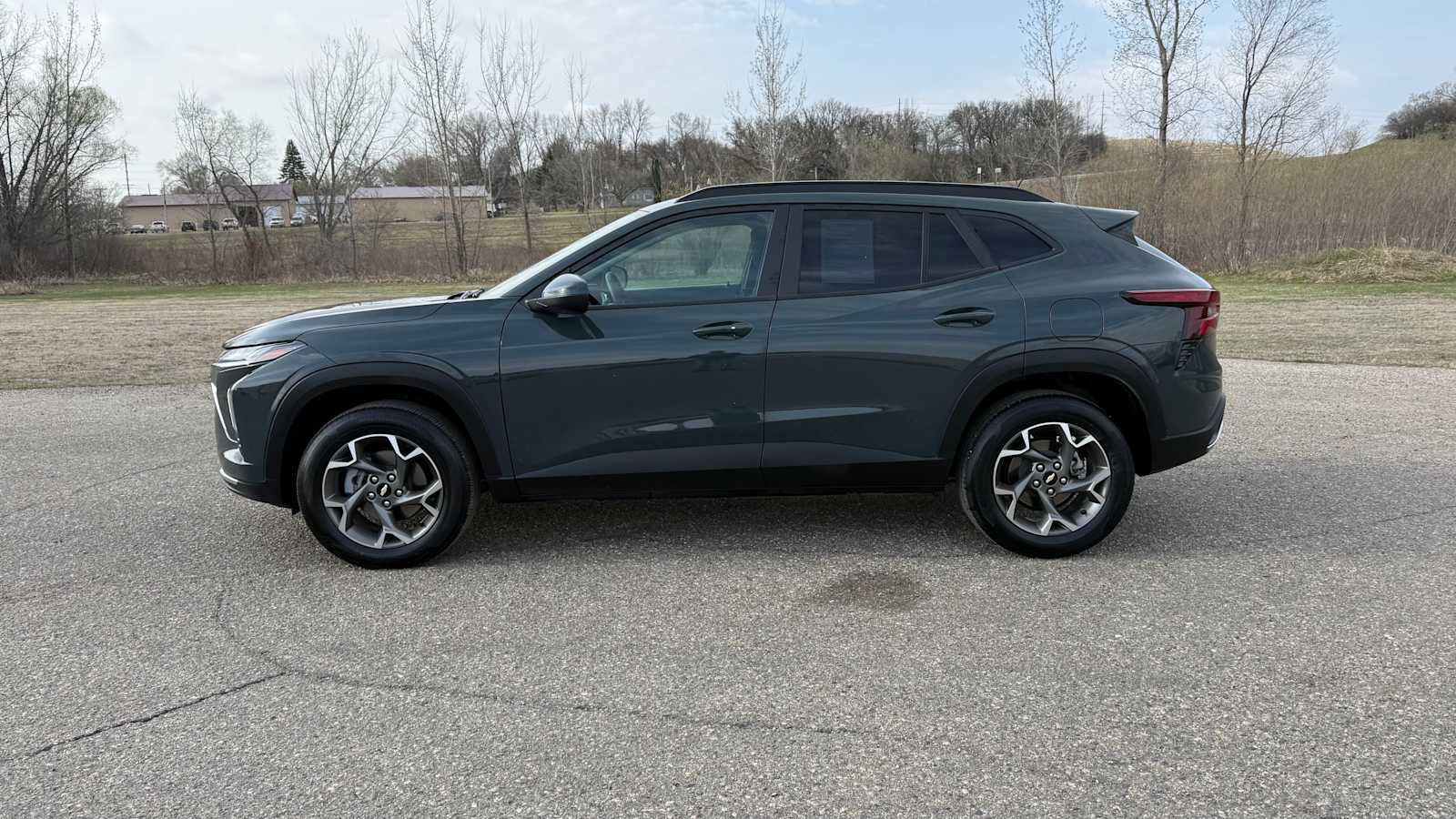 Used 2025 Chevrolet Trax LT w/ LT Convenience Package FWD image 6